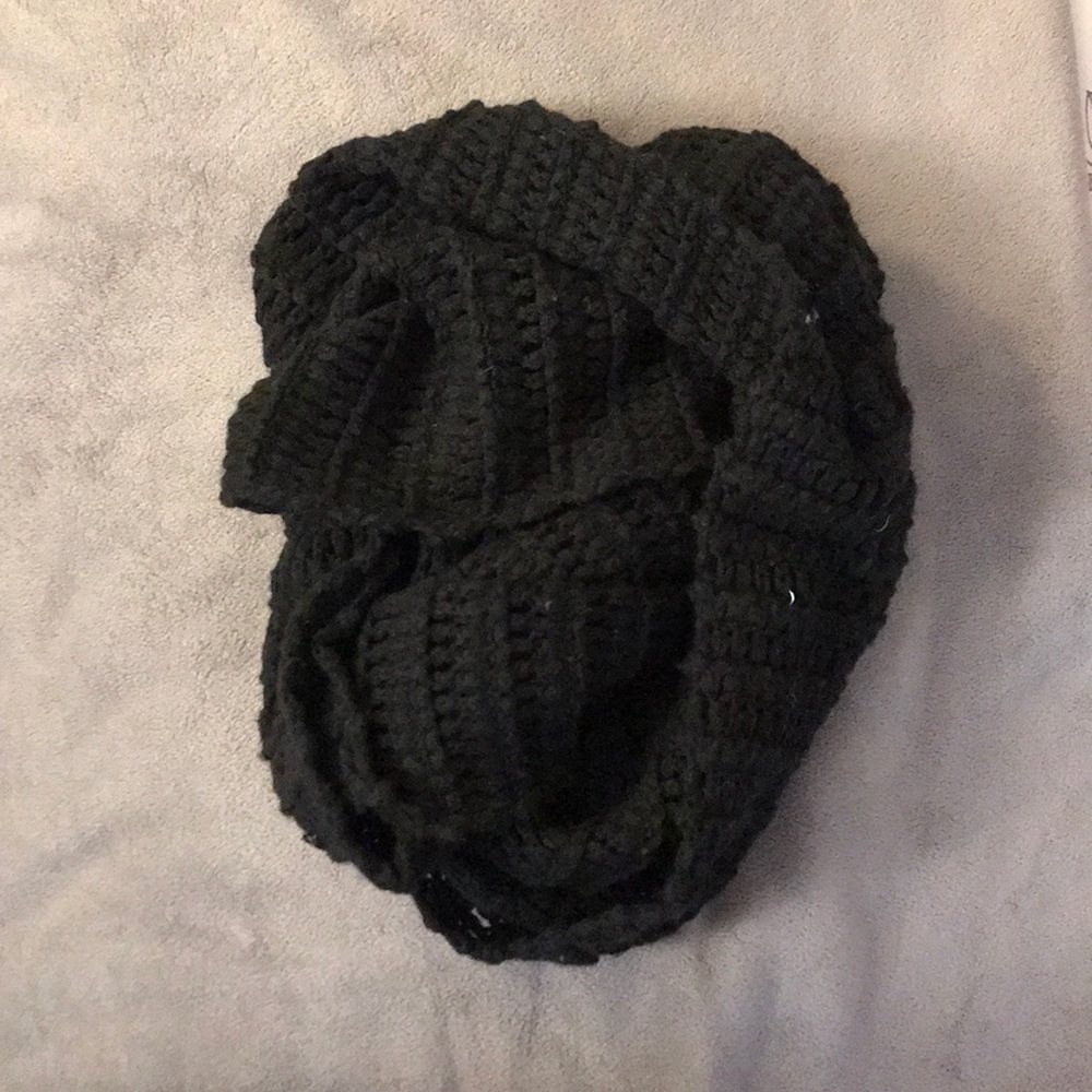 Black circle scarf